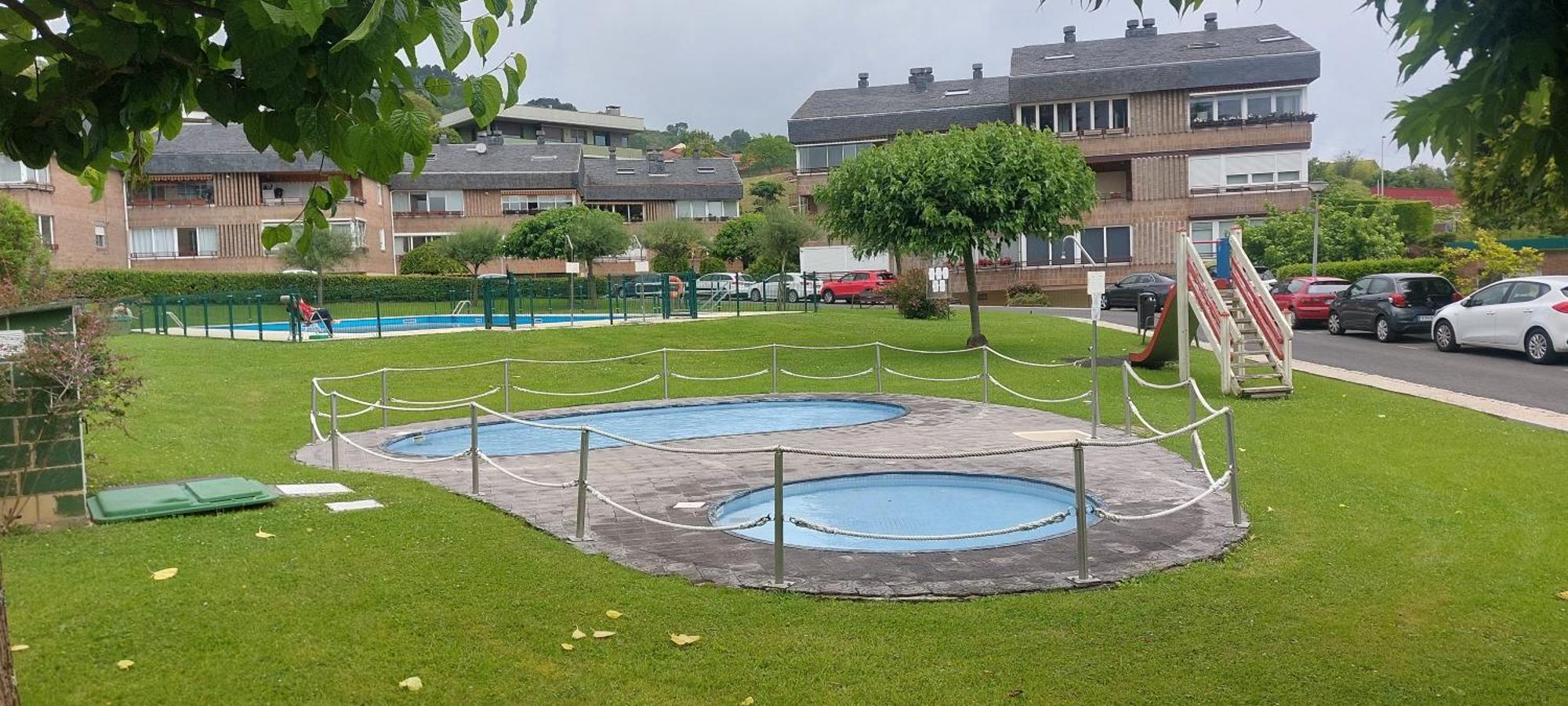 Con Piscina, Parking Y Terraza Apartment