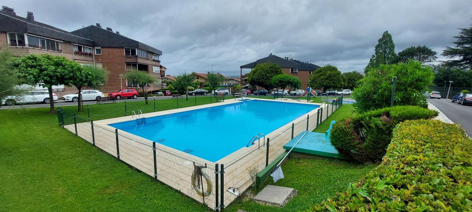 Con Piscina, Parking Y Terraza *