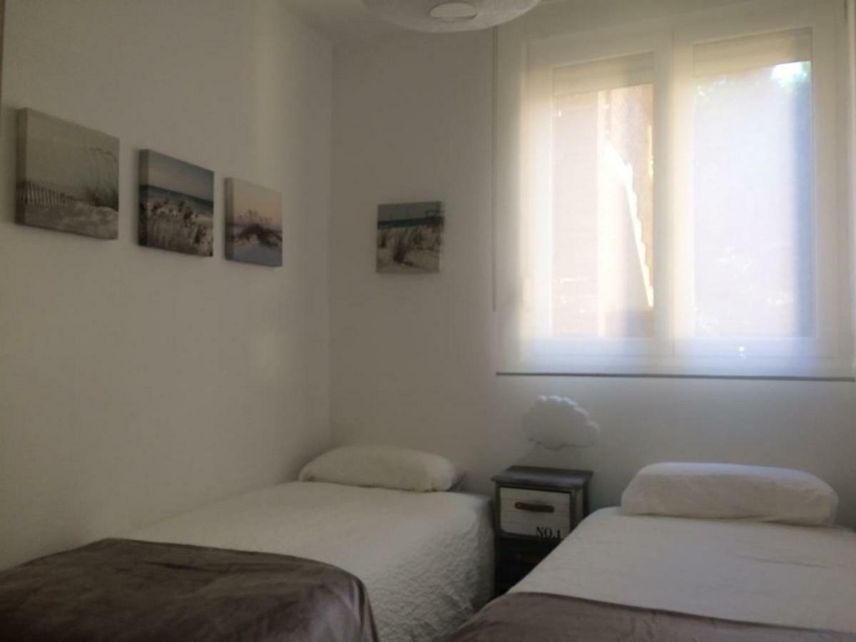 Con Piscina, Parking Y Terraza